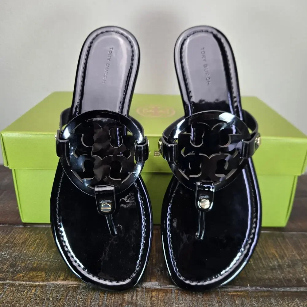 NEW Tory Burch Miller Patent Leather Womens Size 7 Logo Sandals Flip Flops Black